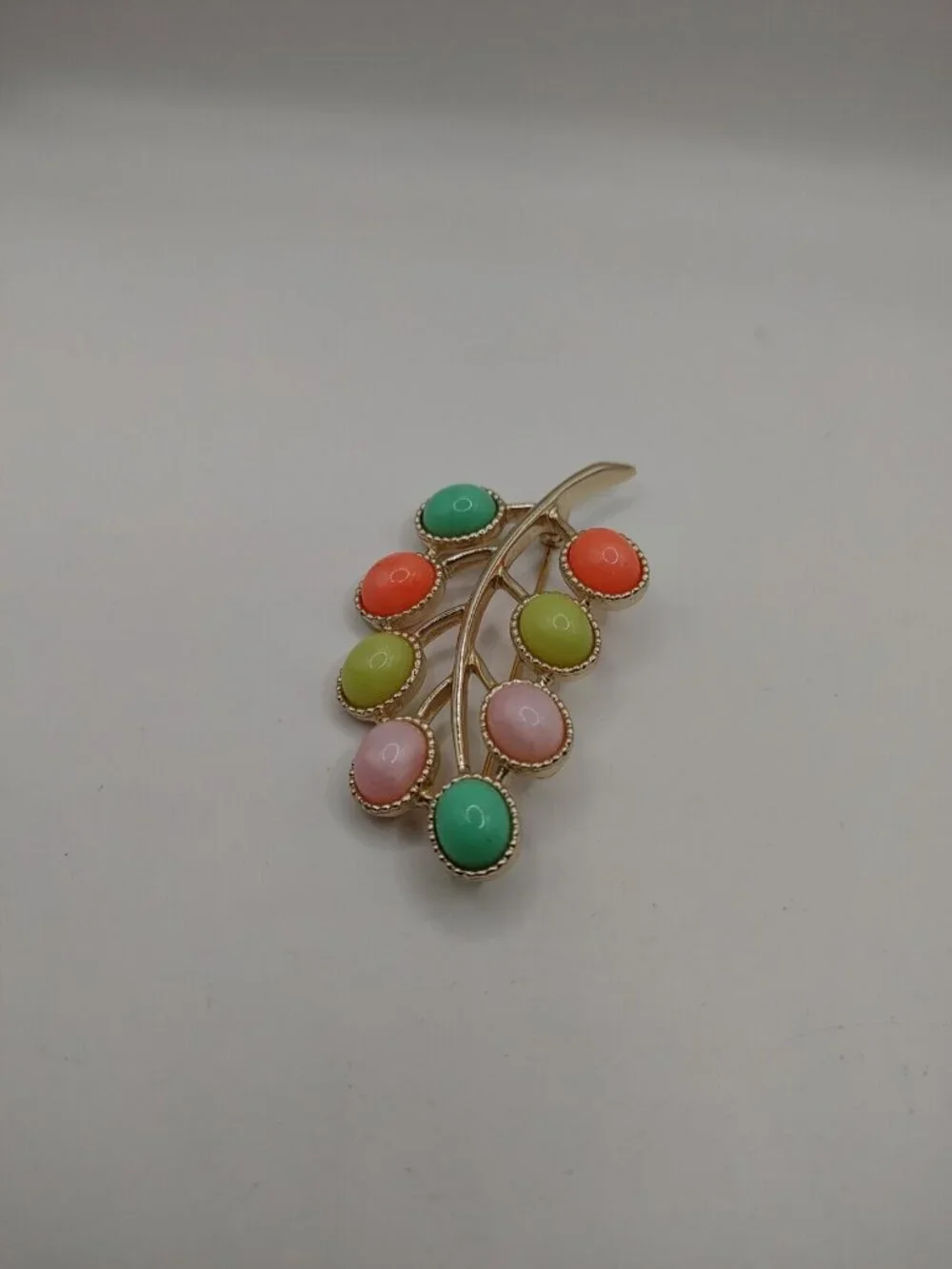 VTG BROOCH/PIN Signed Sarah Coventry Leaf  Multi Colored Cabochons Mid Century